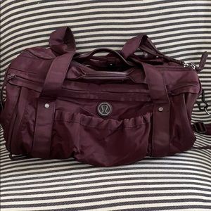 Lululemon duffel burgundy